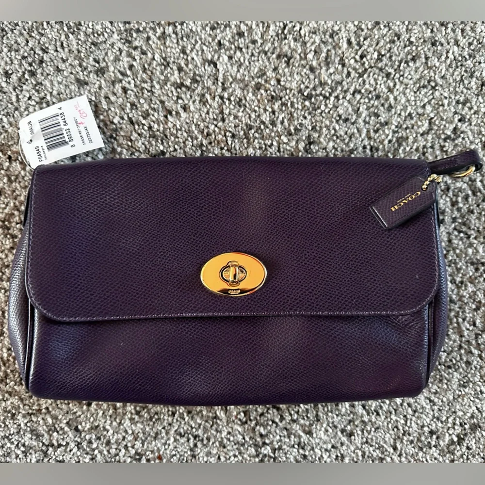 👜 Coach Wine Purple purse with crossbody strap options ⭐️BRAND NEW!⭐️ - Picture 1 of 6